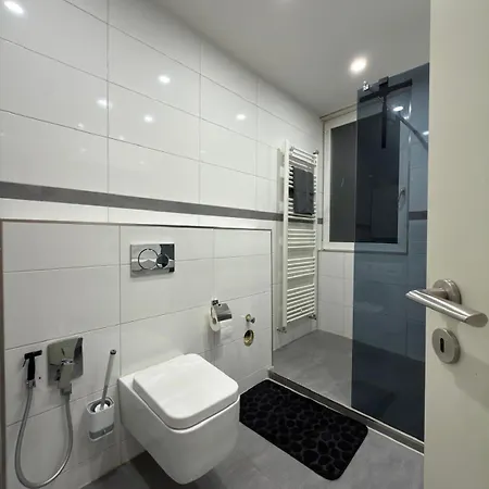 Luxus - 2 Direkt Im Zentrum, 200m Vom Schloss Und Marktplatz - 24h Check-in - Balkon - Klima - Wlan - Waschmaschine Apartamento Ludwigsburg