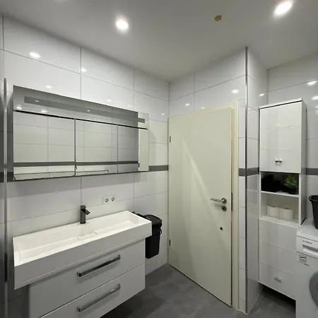 Luxus - 2 Direkt Im Zentrum, 200m Vom Schloss Und Marktplatz - 24h Check-in - Balkon - Klima - Wlan - Waschmaschine *